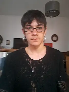 LYZBORNHD online show from November 18, 2025, 8:45 pm