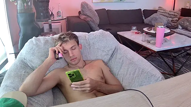 Snapshot of mistermouthy chatting on October 27, 2025, 7:04 pm mistermouthy online show from October 27, 2025, 7:04 pm