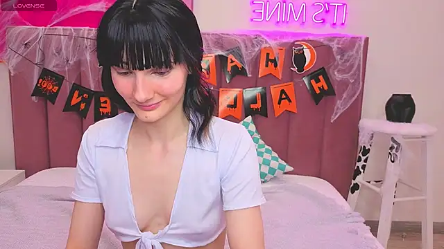 Snapshot of Lili_flowerr chatting on October 24, 2025, 10:25 am Lili flowerr online show from October 24, 2025, 10:25 am