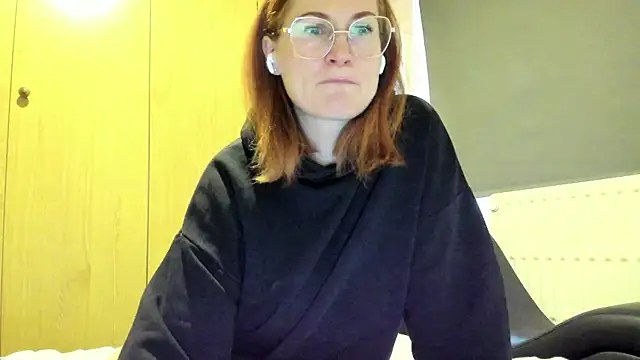 Snapshot of Sheandhim23 chatting on March 15, 2025, 9:19 am Sheandhim23 online show from March 15, 2025, 9:19 am