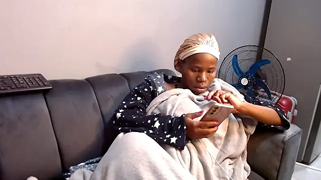 Snapshot of LongPussyLipsxx chatting on October 5, 2025, 9:38 pm LongPussyLipsxx online show from October 5, 2025, 9:38 pm