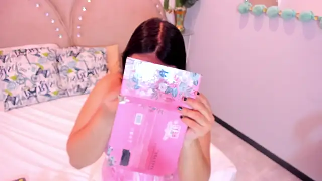 Miia Thompsonn online show from November 27, 2025, 3:18 am