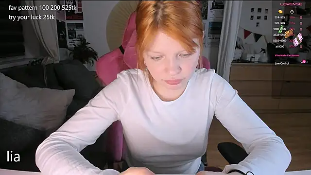 Snapshot of lil_lia chatting on October 15, 2025, 9:45 pm lil lia online show from October 15, 2025, 9:45 pm