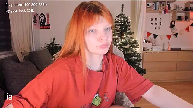 Snapshot of lil_lia chatting on December 19, 2025, 7:27 pm lil lia online show from December 19, 2025, 7:27 pm