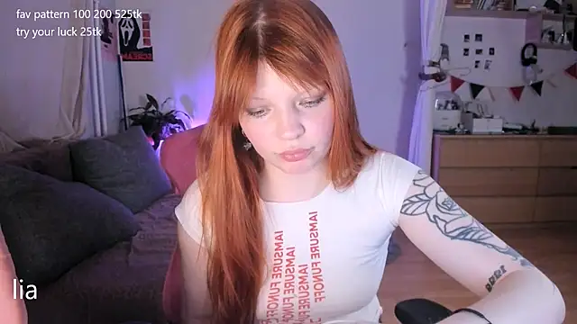 Snapshot of lil_lia chatting on May 8, 2026, 10:35 pm lil lia online show from May 8, 2026, 10:35 pm