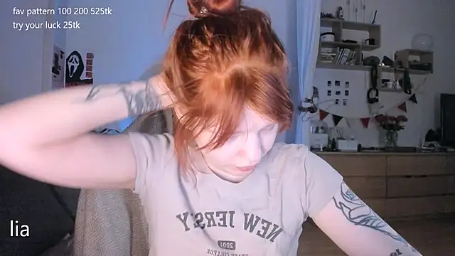 Snapshot of lil_lia chatting on April 23, 2026, 10:44 pm lil lia online show from April 23, 2026, 10:44 pm