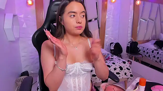 Snapshot of ary_cooper_ chatting on October 29, 2025, 1:21 pm ary cooper online show from October 29, 2025, 1:21 pm