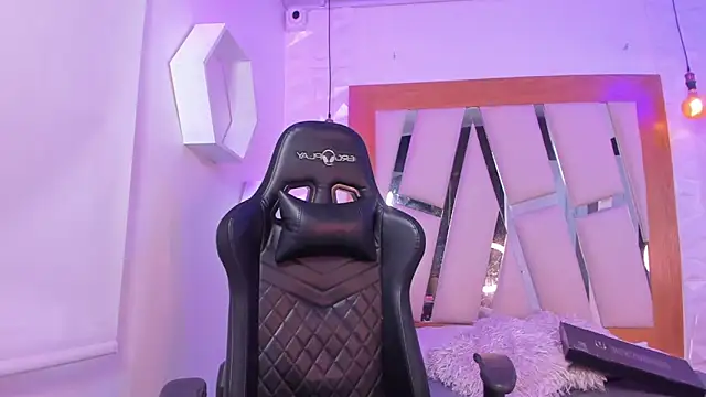 Snapshot of ary_cooper_ chatting on October 25, 2025, 2:07 pm ary cooper online show from October 25, 2025, 2:07 pm