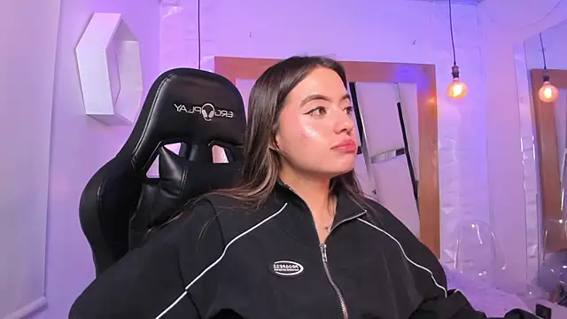 Snapshot of ary_cooper_ chatting on November 20, 2025, 12:17 pm ary cooper online show from November 20, 2025, 12:17 pm