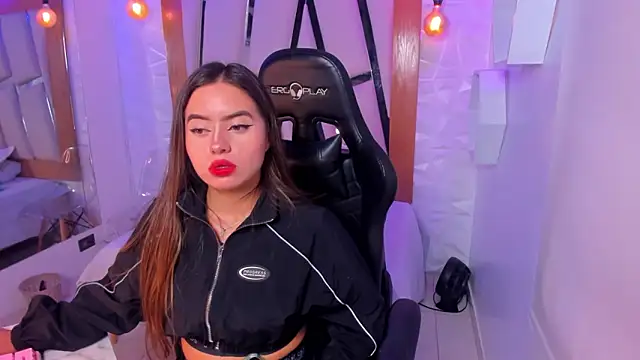 Snapshot of ary_cooper_ chatting on November 6, 2025, 12:20 pm ary cooper online show from November 6, 2025, 12:20 pm