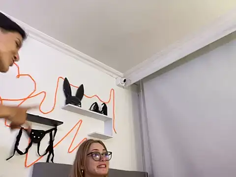 Snapshot of alissonandamy chatting on March 3, 2025, 11:35 pm alissonandamy online show from March 3, 2025, 11:35 pm