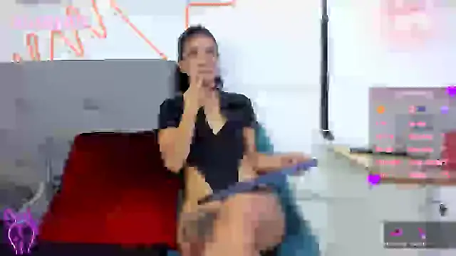 Snapshot of alissonandamy chatting on February 13, 2025, 12:21 pm alissonandamy online show from February 13, 2025, 12:21 pm