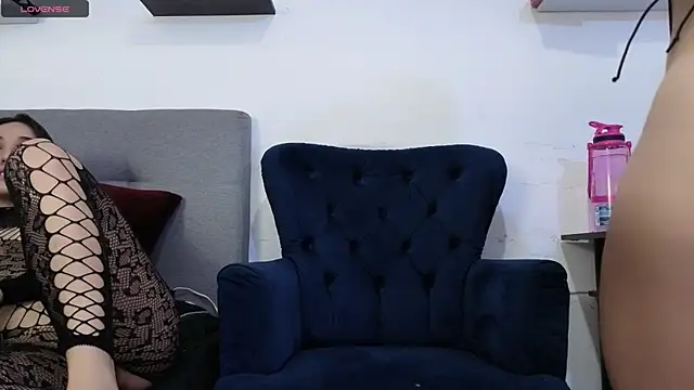 Snapshot of alissonandamy chatting on February 4, 2026, 7:53 pm alissonandamy online show from February 4, 2026, 7:53 pm