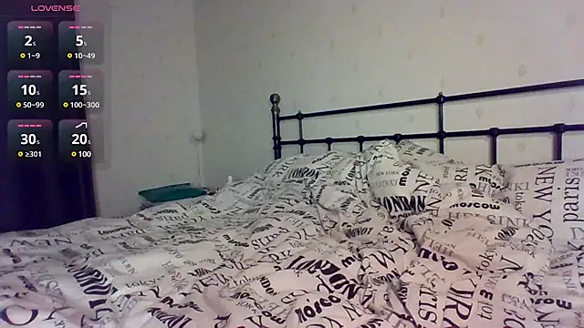 Snapshot of Athena_play chatting on March 5, 2025, 9:15 pm Athena play online show from March 5, 2025, 9:15 pm