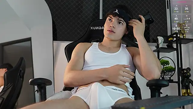 Snapshot of Max_cortes1 chatting on September 10, 2025, 12:09 am Max cortes1 online show from September 10, 2025, 12:09 am