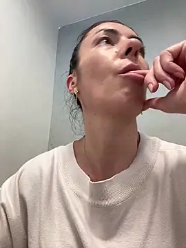 Snapshot of eveangelll chatting on March 13, 2025, 11:08 am eveangelll online show from March 13, 2025, 11:08 am