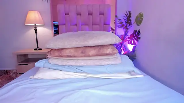 Snapshot of Voluptupus-girl chatting on March 18, 2025, 12:08 am Voluptupus-girl online show from March 18, 2025, 12:08 am