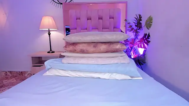 Snapshot of Voluptupus-girl chatting on March 17, 2025, 6:00 pm Voluptupus-girl online show from March 17, 2025, 6:00 pm