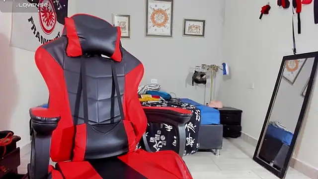 AlejoKhalifa  online show from October 29, 2025, 12:09 am