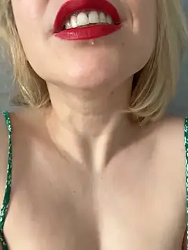 Snapshot of Yourdirtybitch chatting on March 3, 2025, 4:21 am Yourdirtybitch online show from March 3, 2025, 4:21 am