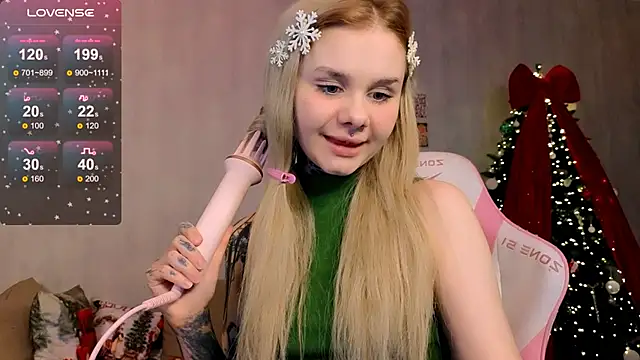 Snapshot of Britney_Lynch chatting on December 21, 2025, 11:16 pm Britney Lynch online show from December 21, 2025, 11:16 pm