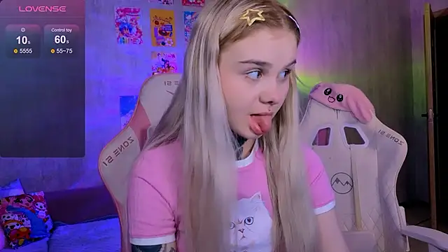 Snapshot of Britney_Lynch chatting on February 21, 2026, 10:12 pm Britney Lynch online show from February 21, 2026, 10:12 pm