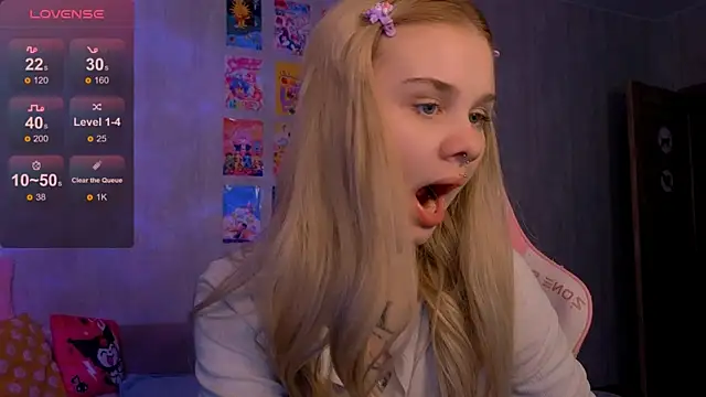 Snapshot of Britney_Lynch chatting on January 16, 2026, 7:40 pm Britney Lynch online show from January 16, 2026, 7:40 pm