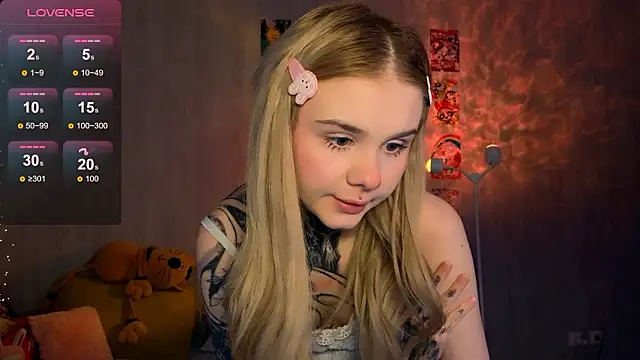 Snapshot of Britney_Lynch chatting on February 7, 2026, 7:11 pm Britney Lynch online show from February 7, 2026, 7:11 pm