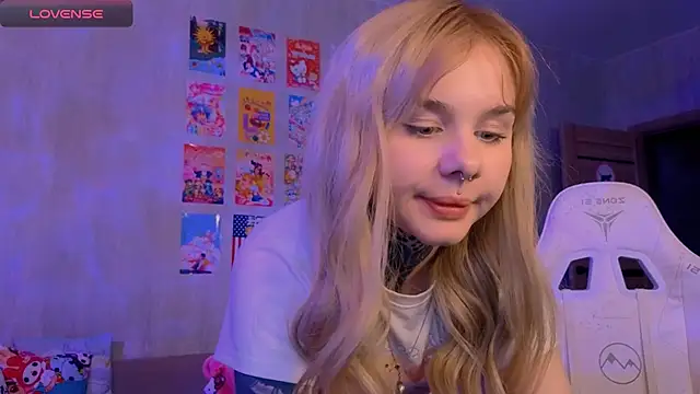 Snapshot of Britney_Lynch chatting on January 14, 2026, 8:01 pm Britney Lynch online show from January 14, 2026, 8:01 pm