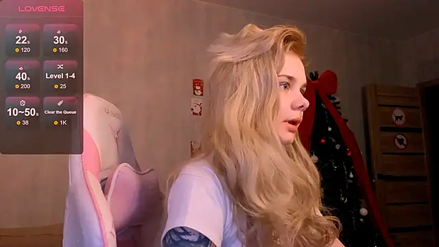 Snapshot of Britney_Lynch chatting on January 12, 2026, 9:20 pm Britney Lynch online show from January 12, 2026, 9:20 pm