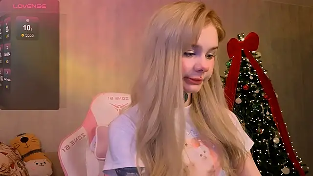 Snapshot of Britney_Lynch chatting on January 11, 2026, 8:05 pm Britney Lynch online show from January 11, 2026, 8:05 pm