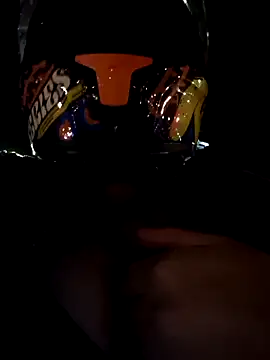 Snapshot of Celeem_ chatting on December 22, 2025, 4:01 am Celeem online show from December 22, 2025, 4:01 am