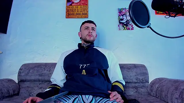 Snapshot of Drako_Lamar chatting on January 7, 2026, 2:44 pm Drako Lamar online show from January 7, 2026, 2:44 pm