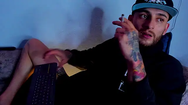 Snapshot of Drako_Lamar chatting on October 4, 2025, 12:01 am Drako Lamar online show from October 4, 2025, 12:01 am