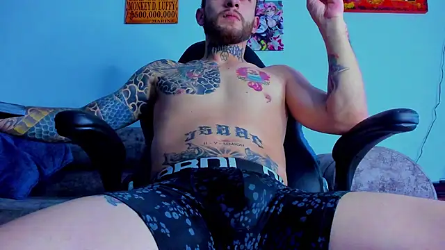 Snapshot of Drako_Lamar chatting on October 15, 2025, 8:17 pm Drako Lamar online show from October 15, 2025, 8:17 pm