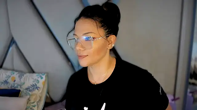 Snapshot of paula_daniela1 chatting on February 17, 2025, 10:38 pm paula daniela1 online show from February 17, 2025, 10:38 pm