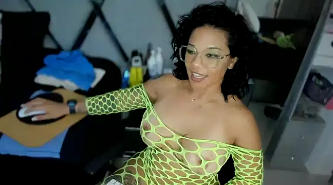 Snapshot of paula_daniela1 chatting on January 7, 2025, 11:14 pm paula daniela1 online show from January 7, 2025, 11:14 pm