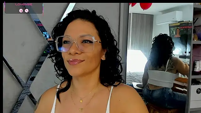 Snapshot of paula_daniela1 chatting on February 24, 2025, 9:30 pm paula daniela1 online show from February 24, 2025, 9:30 pm