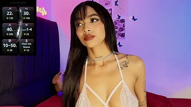 Snapshot of Alleanys_Cristal chatting on November 13, 2025, 7:18 pm Alleanys Cristal online show from November 13, 2025, 7:18 pm