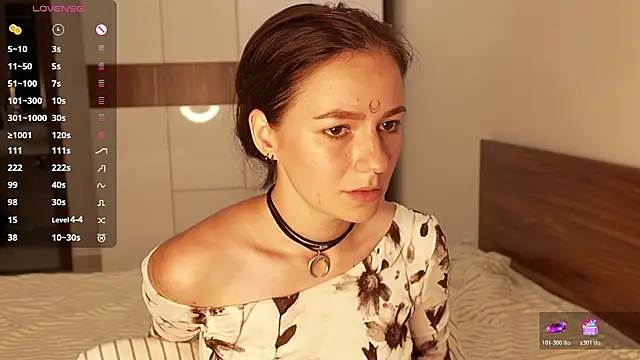 girl with snaketatto0 online show from June 5, 2026, 2:05 am