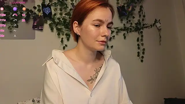 Snapshot of girl_with_snaketatto0 chatting on October 29, 2025, 3:27 am girl with snaketatto0 online show from October 29, 2025, 3:27 am