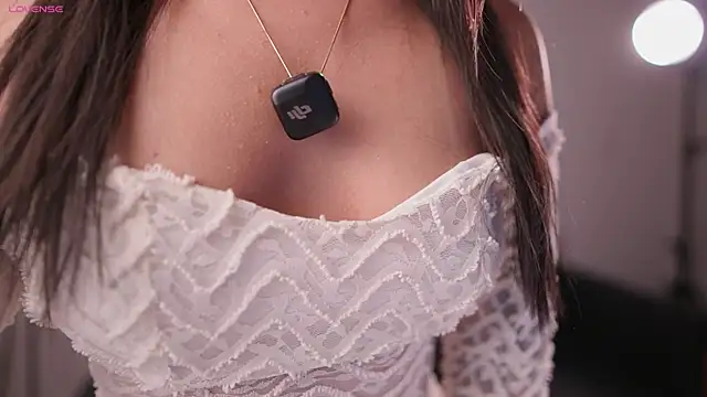 GigiLee  online show from April 12, 2026, 1:42 am