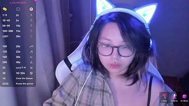 maydaykimmy online show from April 13, 2026, 8:46 pm