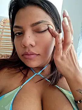 Snapshot of CanelitaPasion chatting on February 20, 2025, 2:02 pm CanelitaPasion online show from February 20, 2025, 2:02 pm