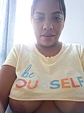 Snapshot of CanelitaPasion chatting on February 18, 2025, 1:55 pm CanelitaPasion online show from February 18, 2025, 1:55 pm