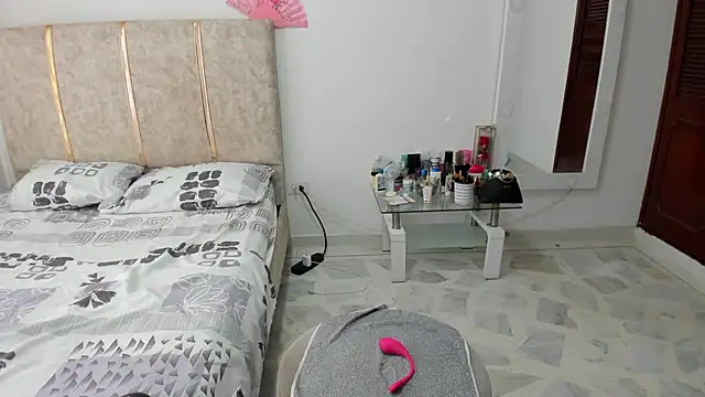 Snapshot of EnyelDavies chatting on November 1, 2025, 3:50 pm EnyelDavies online show from November 1, 2025, 3:50 pm