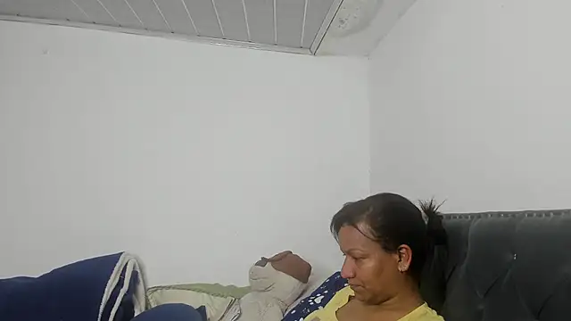 Snapshot of Laflaka22 chatting on September 19, 2025, 12:36 am Laflaka22 online show from September 19, 2025, 12:36 am