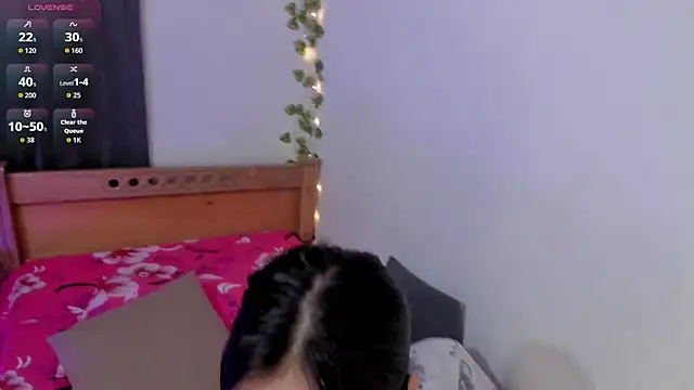 Snapshot of andrea_osorio_ chatting on March 9, 2026, 11:36 am andrea osorio online show from March 9, 2026, 11:36 am