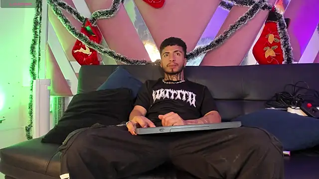 Snapshot of JuanCamiilo_66 chatting on November 18, 2025, 2:49 am JuanCamiilo 66 online show from November 18, 2025, 2:49 am