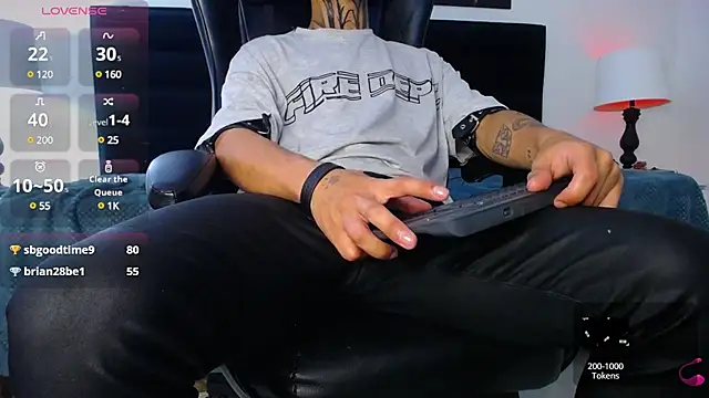 Snapshot of JuanCamiilo_66 chatting on February 12, 2025, 9:54 pm JuanCamiilo 66 online show from February 12, 2025, 9:54 pm
